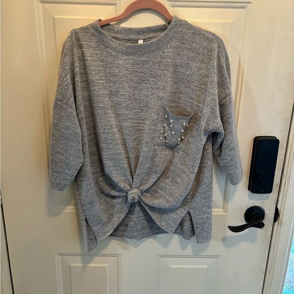 Xhilaration Gray 3/4 Sleeve Top with Pearl Detail size S - Picture 5 of 7